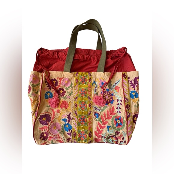 Yaya & Co Abbey Floral Embroidered Carry-All Tote Bag New - Picture 3 of 6